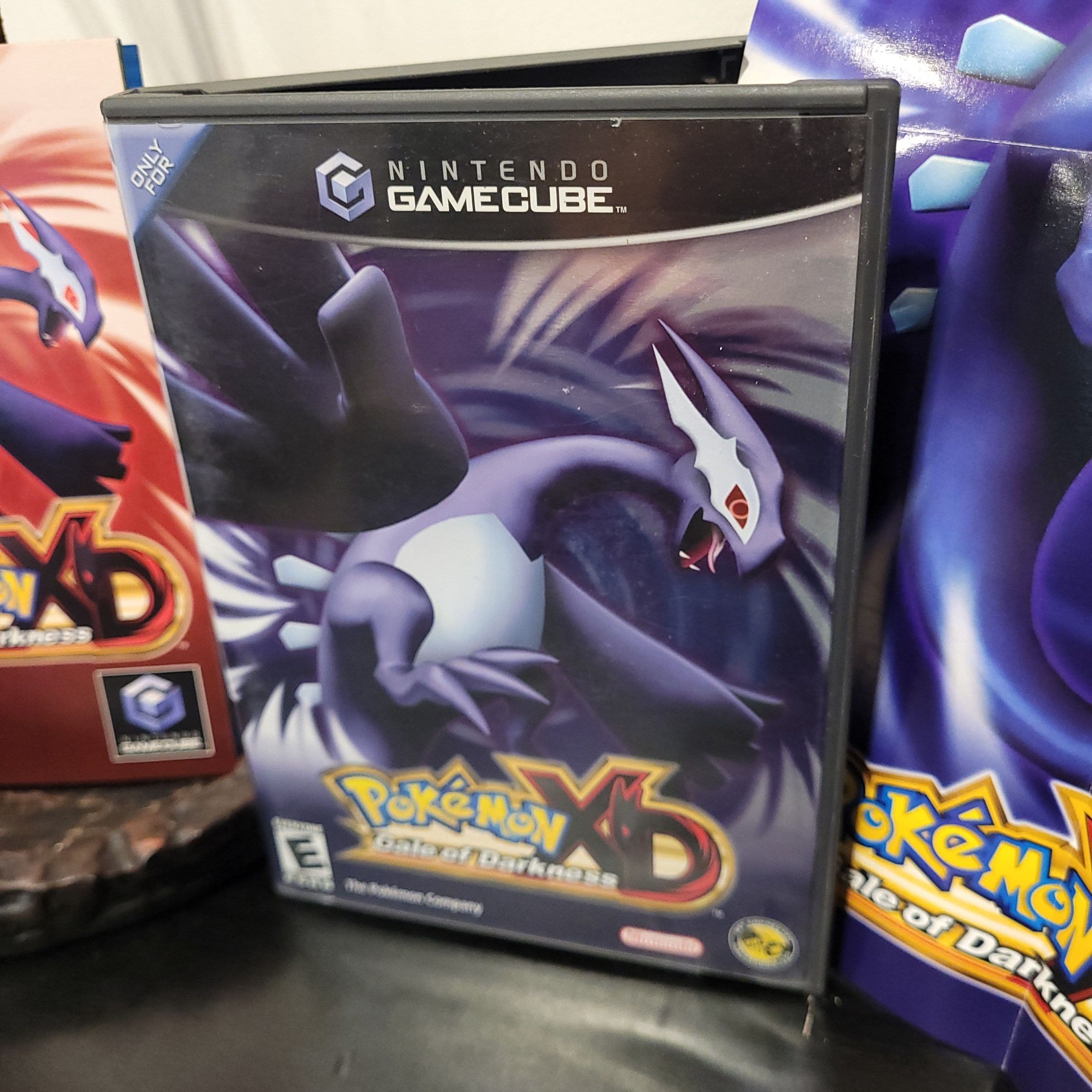 Pokémon XD: Gale of Darkness i sin originale Nintendo GameCube-æske