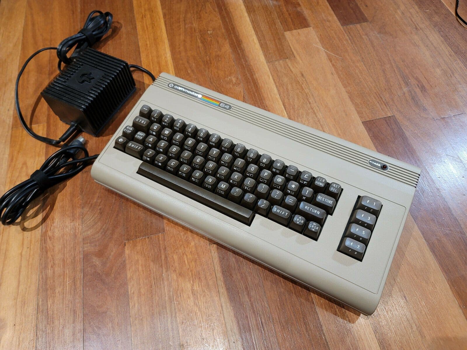 Komplet Commodore 64 hjemmecomputeropsætning listet på Golisto